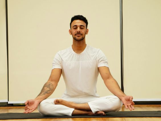 O4 Yogi in a sitting position